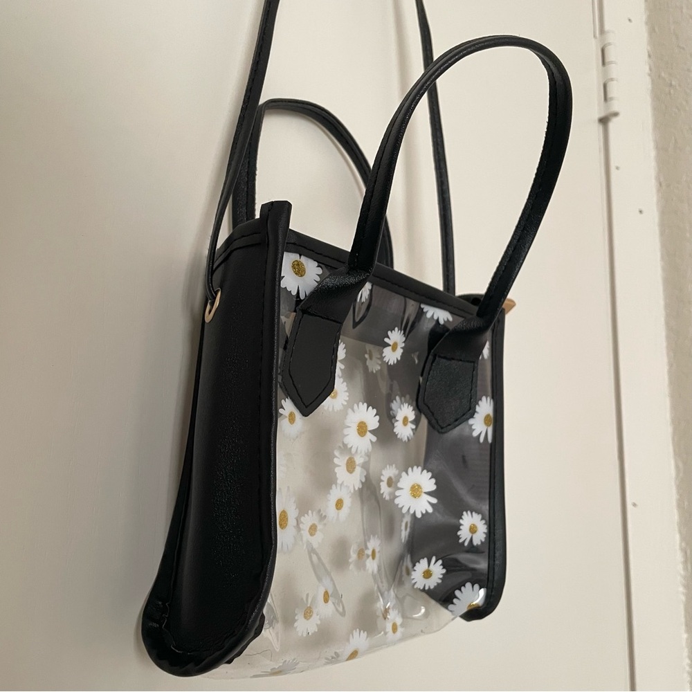 NWOT- Clear concert purse with daisies